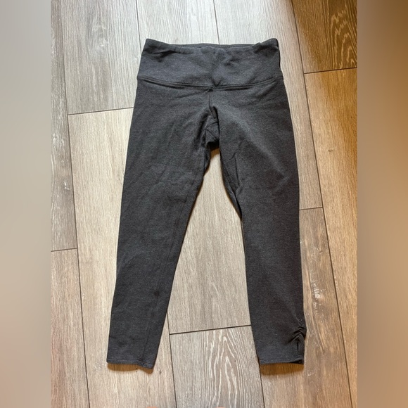Lululemon Cropped Low Rise Rouched Leggings Charcoal Gray Size 6 - Picture 2 of 9